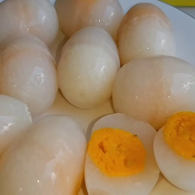 Warning: These 5 Groups Should Limit or Avoid Eating Eggs