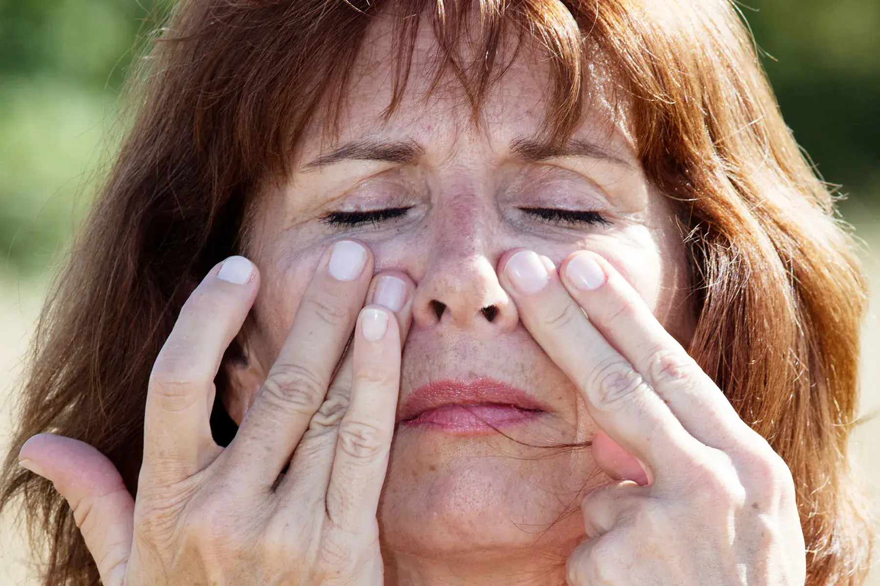 Clear Your Sinuses Using Only Your Hands: A Simple Technique Gaining Attention