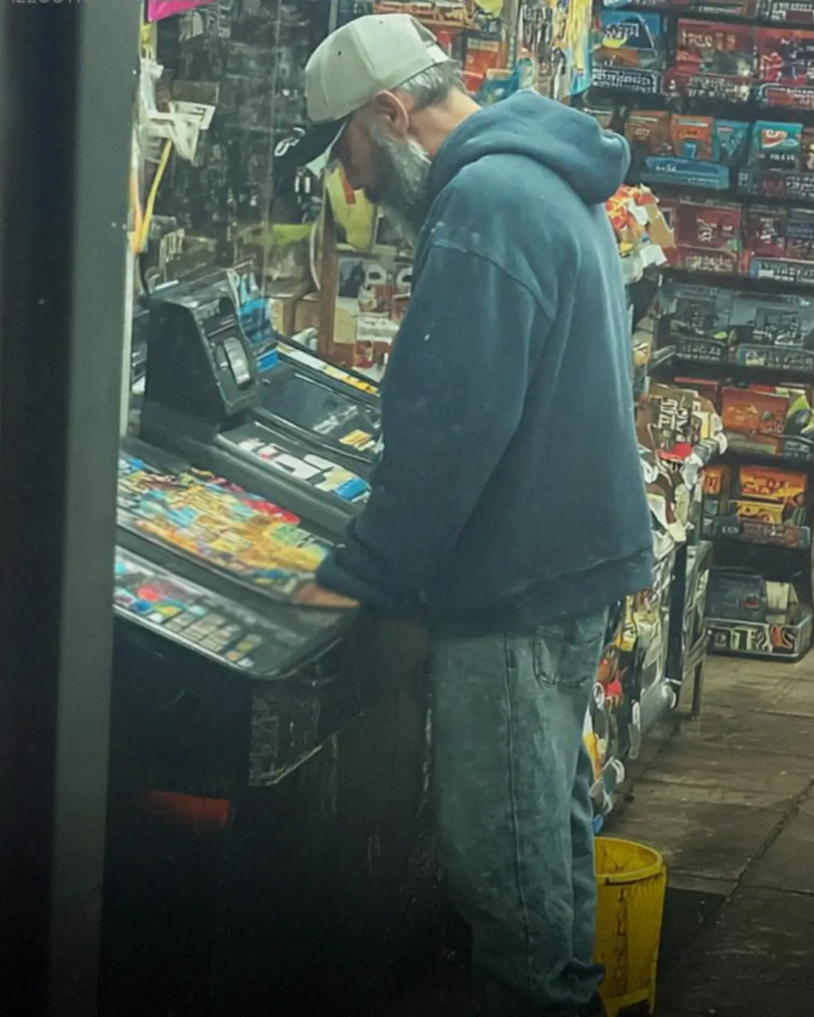 I Gave My Last Five Dollars to a Stranger – The Note I Found the Next Morning Made Me Cry