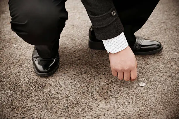 “I Kept Finding Dimes Everywhere — Then a Stranger Told Me to Check the Date on One of Them.”