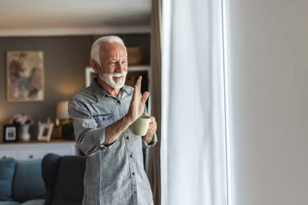 “My Neighbor Never Spoke to Me — On Moving Day, He Left Me One Sentence I’ll Never Forget.”