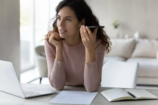 “The Old Voice Message on My Phone Wasn’t Meant for Me — I Listened to It Anyway.”