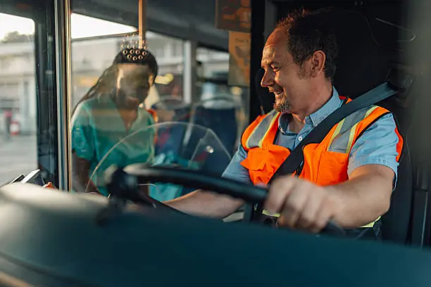 “Every Time I Took the Same Bus, the Driver Nodded at Me — One Evening, He Explained Why.”