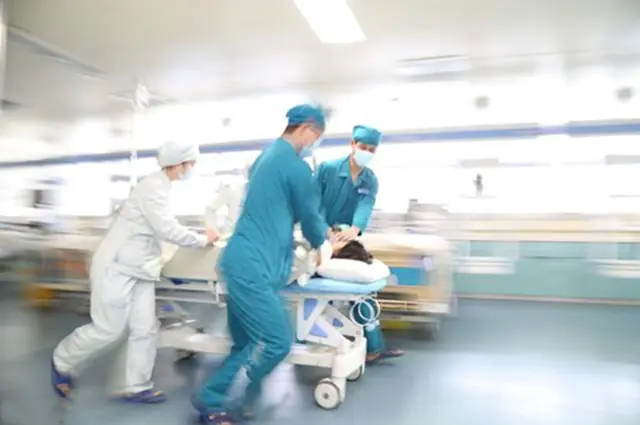 A 40-Year-Old Man Di.es of a He.art Attack: Doctors Warn — No Matter How Thirsty You Are at Night, Avoid These 3 Types of Drinks