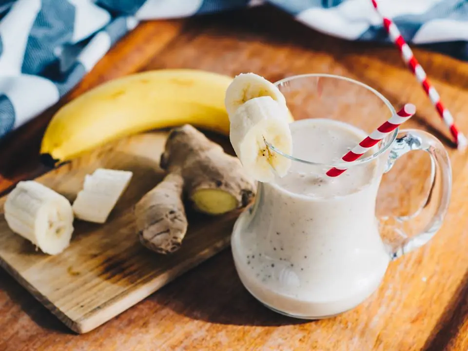 Start Your Day Right with a Refreshing Banana Lemon Ginger Smoothie