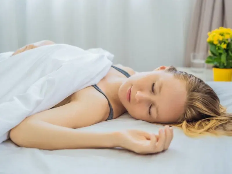 How could sleeping without a pillow affect your body?