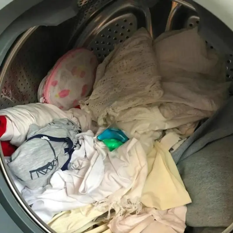When doing laundry, detergent alone isn’t enough. Try this simple trick to make dirty clothes look like new