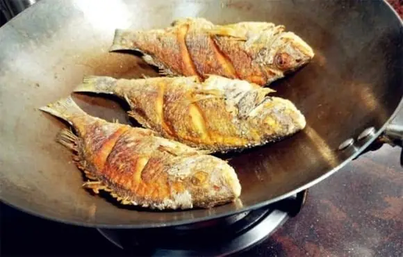Frying Fish Without Oil Splatter or Breaking: Experts Reveal Tips for Golden, Crispy Fish That Doesn’t Absorb Excess Oil