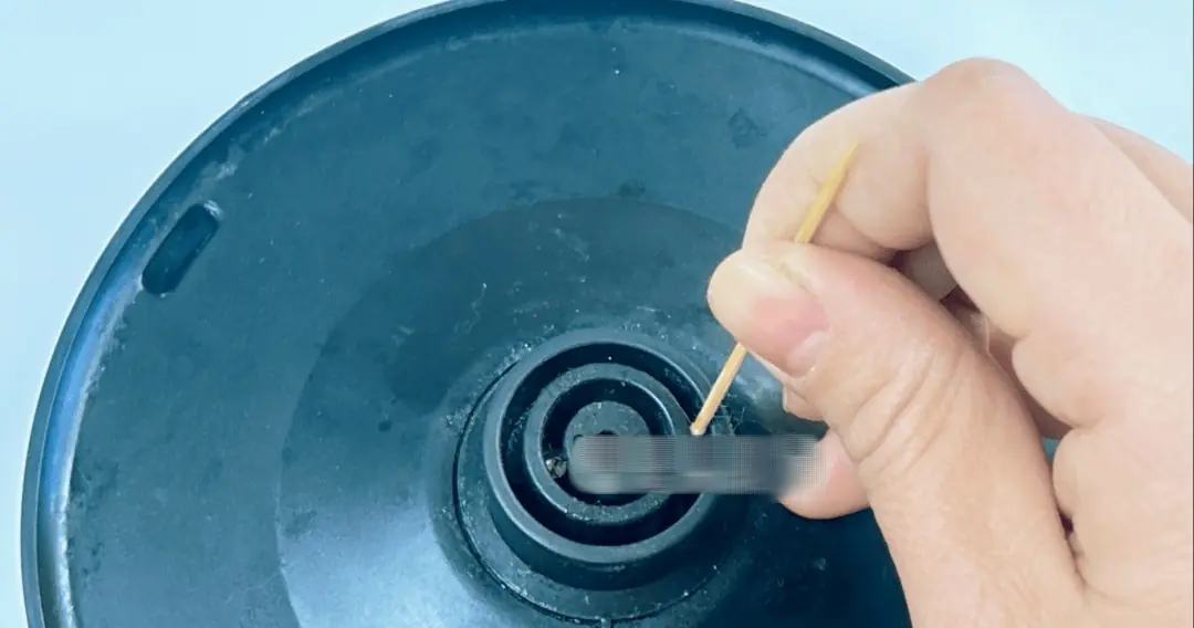 Put a Cotton Swab in Your Electric Kettle — I Wish I Had Known This Simple Trick Earlier