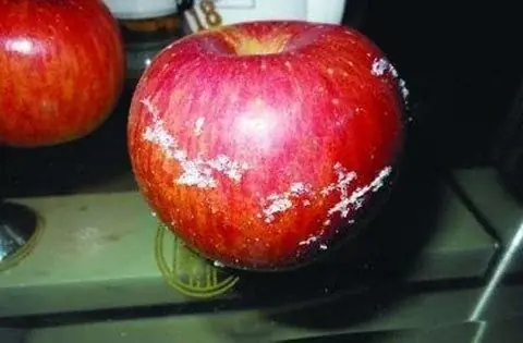 How to Safely Remove the Wax Coating on Apples Before Eating
