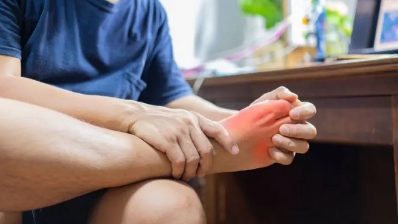 5 foot symptoms you shouldn’t ignore that may be related to kidney health