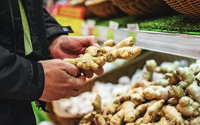 Why do some experts recommend men eat ginger in the morning?