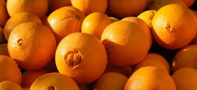 The Surprising Difference Between Oranges With Big Navels and Small Navels