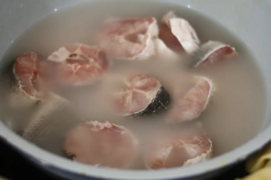 Soak Fish in This Liquid and the Fishy Smell Disappears Completely