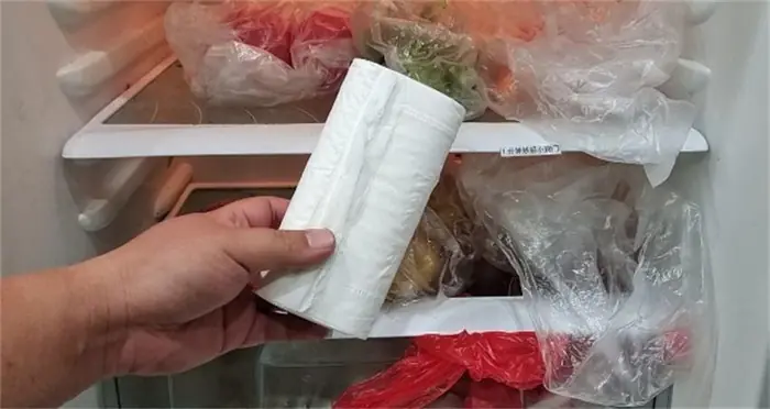 How a Roll of Toilet Paper in Your Refrigerator Can Help Remove Unwanted Odors