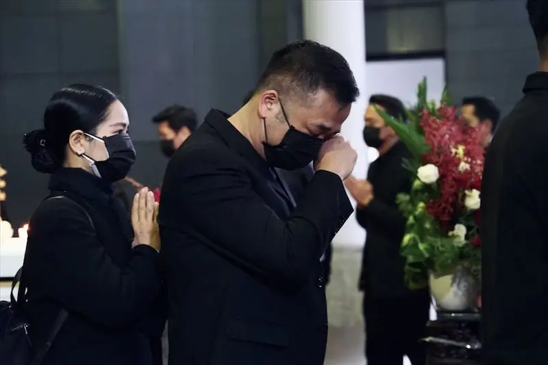 Wearing the Wrong Shirt to a Funeral? These 3 Choices Could Be Disrespectful