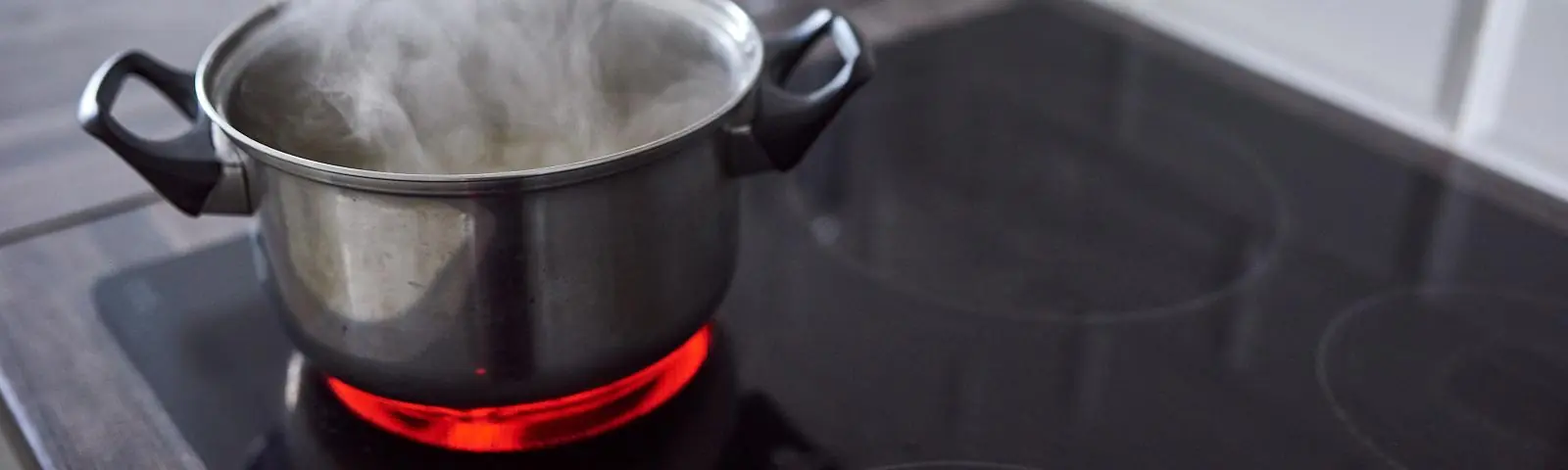 Boiling Water the Wrong Way Could Harm Your Health: 3 Dangerous Habits Many Families Overlook