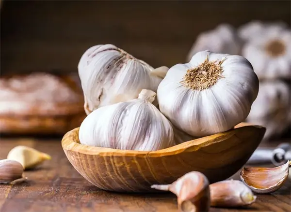 Certain People Should Avoid Garlic - Find Out If You’re One of Them