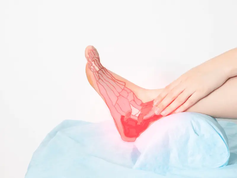 Don’t ignore heel pa.in, as it could be linked to a significant health concern, according to pharmacists