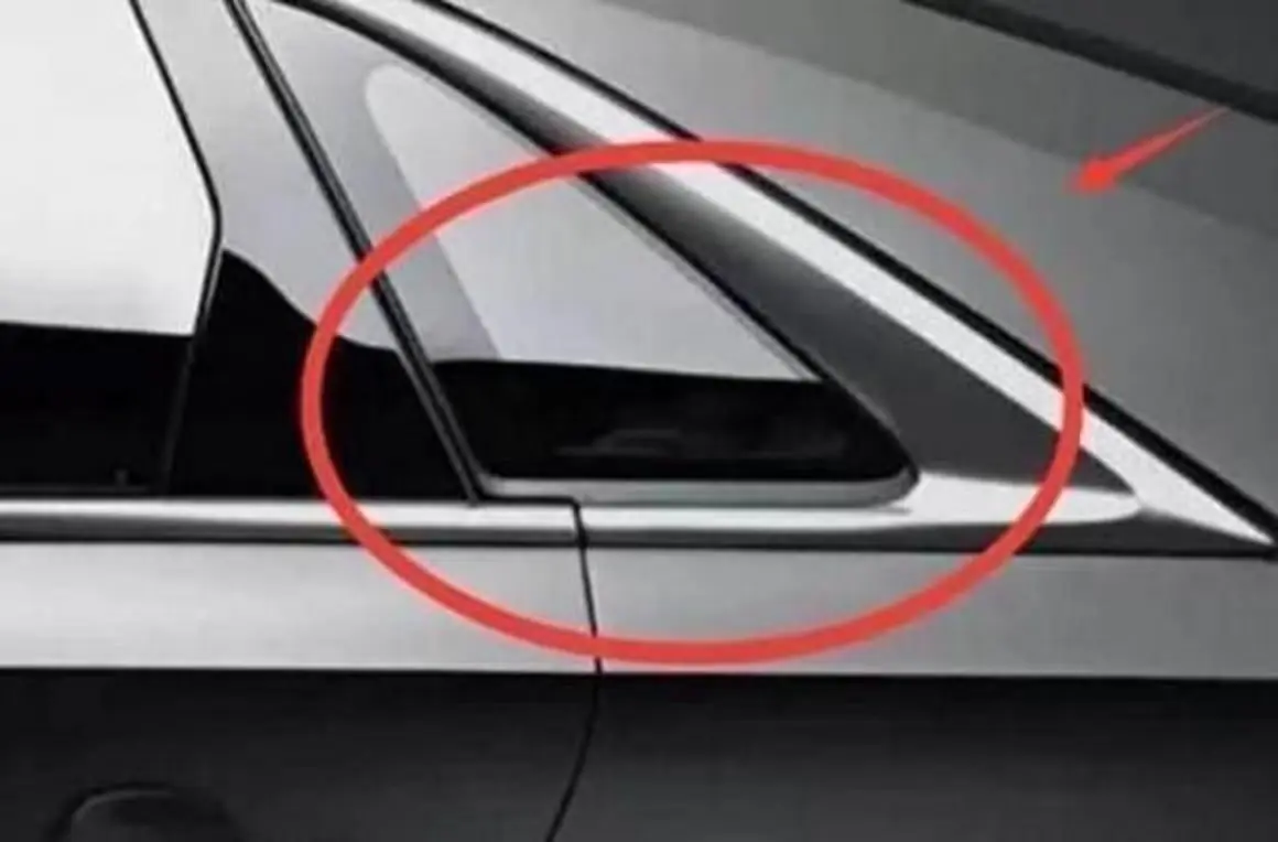 What most people don’t know about the small triangular window at the back of a vehicle