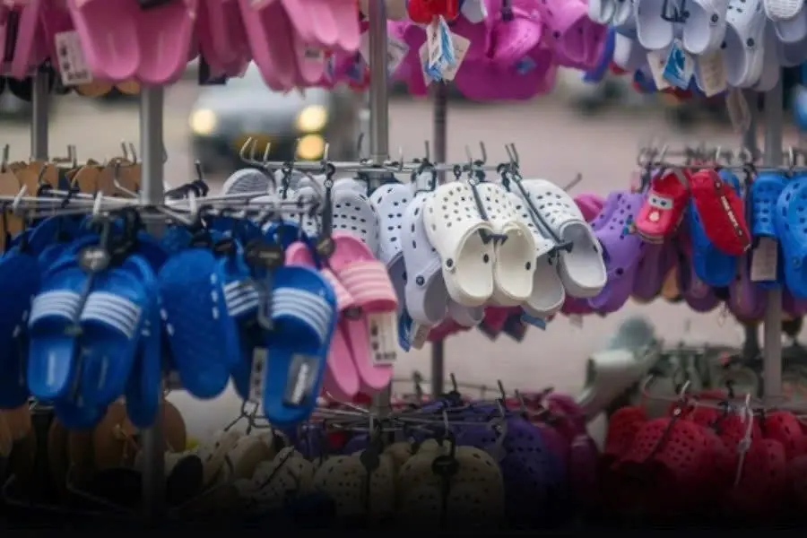 This type of "poiso,nous sandal" can cause early puberty in children