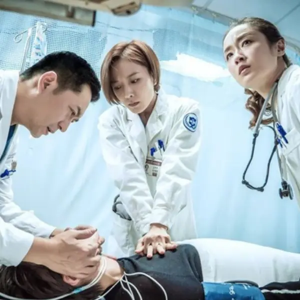 Garlic and Health: Who Should Be Cautious Despite Its Benefits