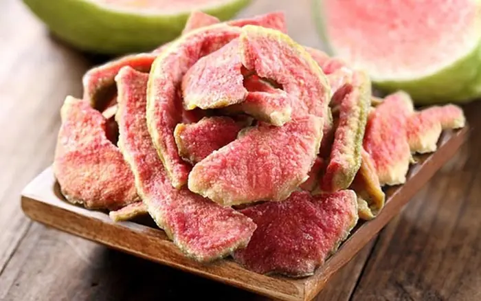 This Fruit Contains 21 Times More Vitamin C Than Apples: From Roots to Leaves, It’s Considered a Natural Remedy—Yet Many People Overlook It