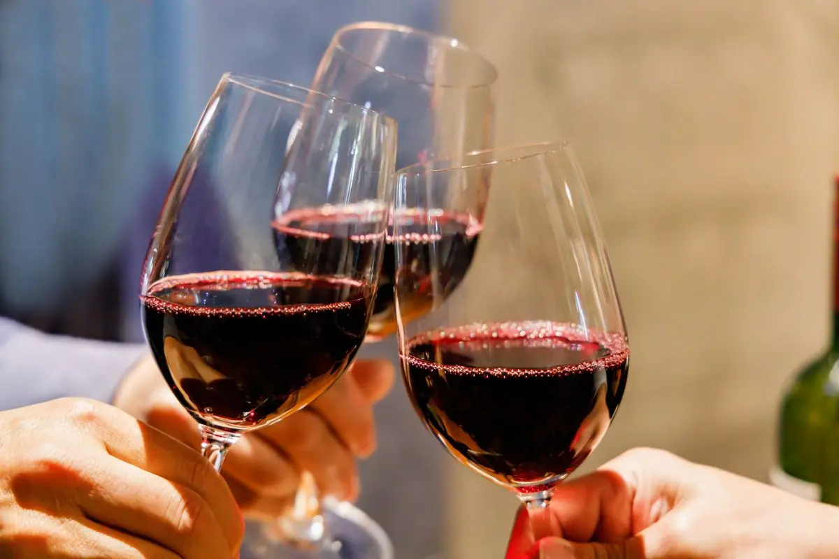 Drinking Alcohol May Cut Your Risk of Early Death by 25%—But Only If It’s This Specific Drink