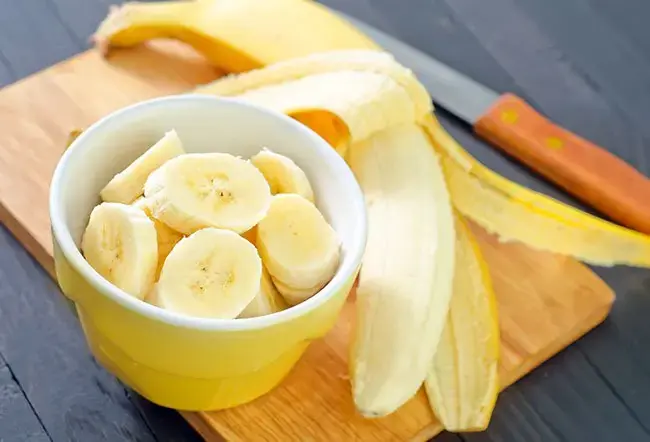 Starting Your Day with a Banana Sounds Healthy—But There’s Something Many People Overlook