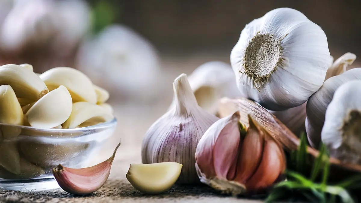 What happens to your body when you consume one clove of garlic every day? Here are 10 benefits