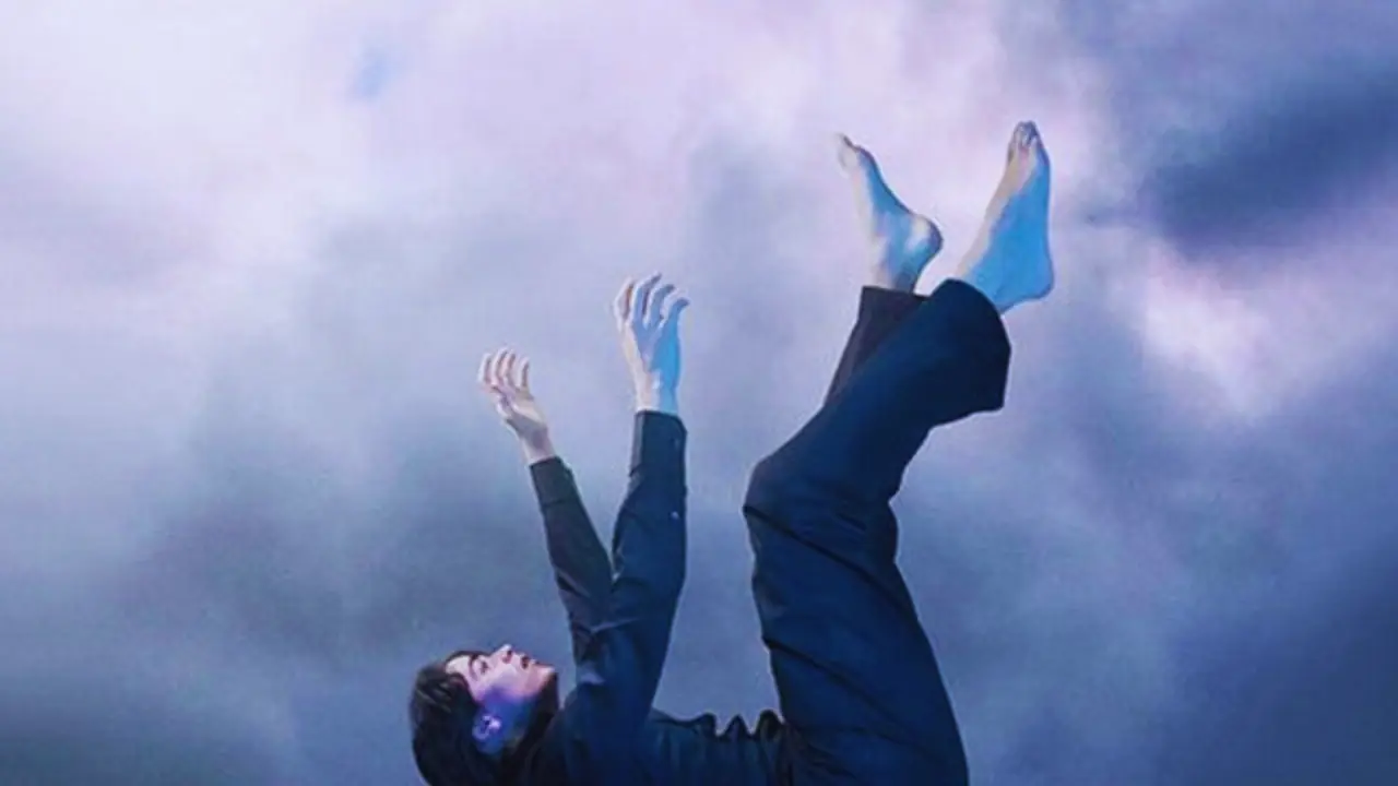 Why do many people frequently dream about "missteps" and what do these dreams mean?