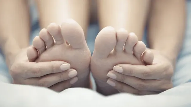 If your legs and feet show these 5 symptoms - you should be cautious