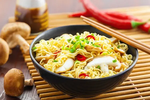 Experts suggest 5 methods to make instant noodles safer for your health