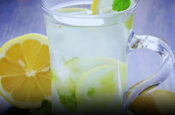 4 Groups of People Who Should Absolutely Avoid Warm Salted Lemon Water
