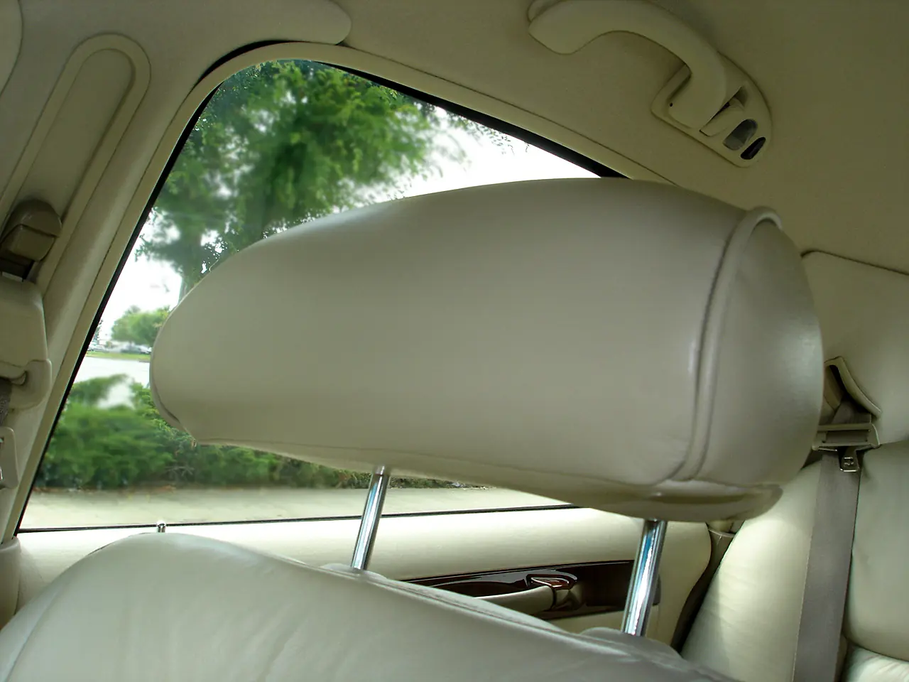 Why Are Car Headrests Equipped with Metal Rods? A Safety Feature Most Drivers Overlook