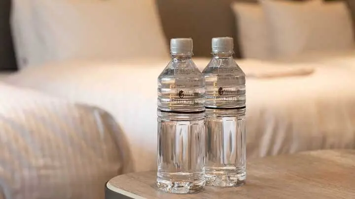 Travel tip: The reason you should throw a water bottle under your hotel bed