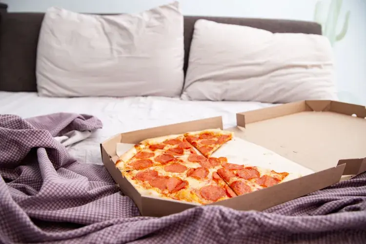 A Dietitian Shares 10 Foods to Never Eat Before Bed