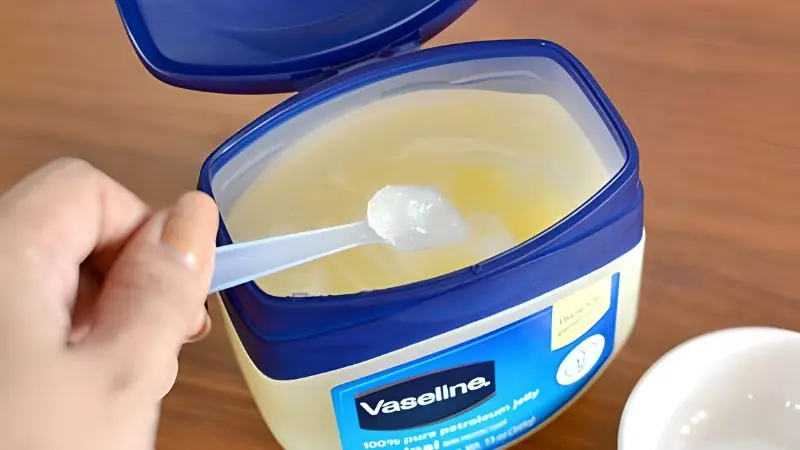 Is it safe to use Vaseline on your face? Benefits and risks you should know