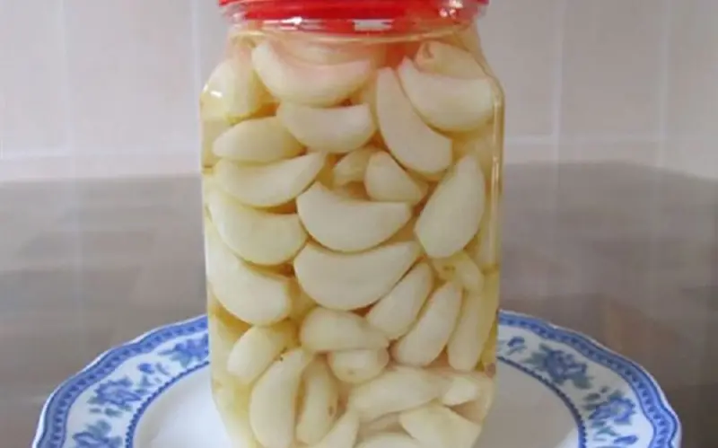 The secret to white, crispy pickled garlic that won’t turn green or spoil easily