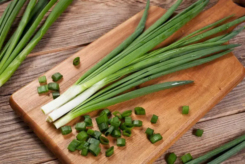 The Truth About Eating Green Onions (According to Doctors)