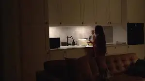 3 Bedtime Habits That Quietly Damage Your Stomach Health