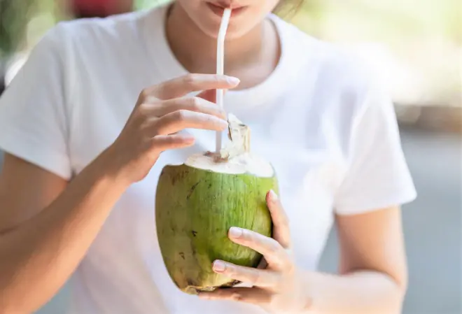 The Health Benefits of Drinking Coconut Water on an Empty Stomach for 7 Days