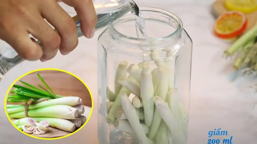 Soaking lemongrass in vinegar creates a mixture with various practical uses