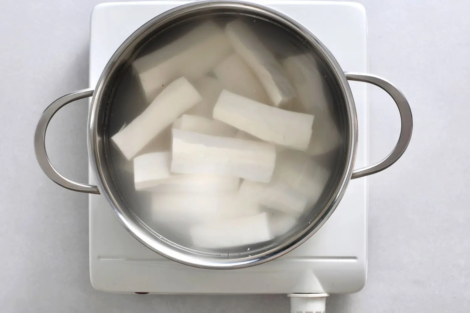 Cassava: The “De.adly” Staple Food Millions Still Eat Every Day