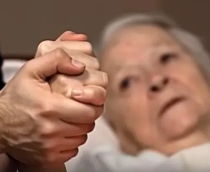 If Your Parent Shows These 4 Signs, They May Be Nearing the End of Life. Prepare Yourself for What’s to Come