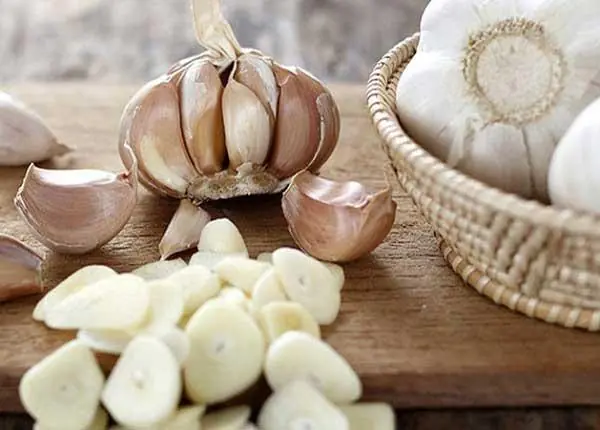 10 Incredible Ways Garlic Supports Your Health and Fights Infections