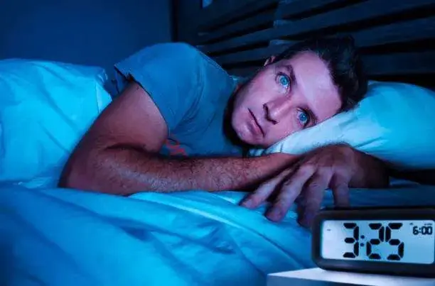 Waking up at 3 or 4 a.m.: A hidden signal from your body or just a normal sleep pattern?