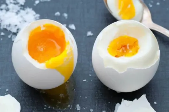 Eating boiled eggs regularly: “good for the liver” or “harmful”? Doctor explains 3 key points to remember