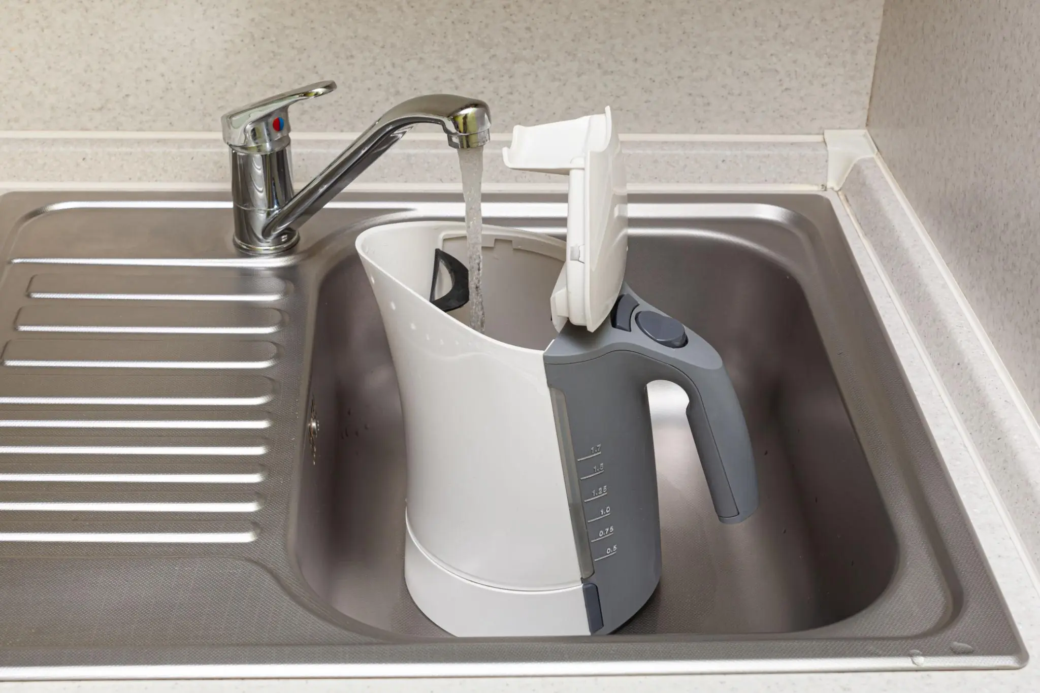 The Unexpected Health Dangers of Improper Electric Kettle Use