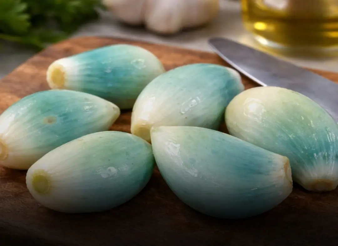 Garlic Turns Into “Poison”? The Truth You NEED to Know Before Your Next Meal